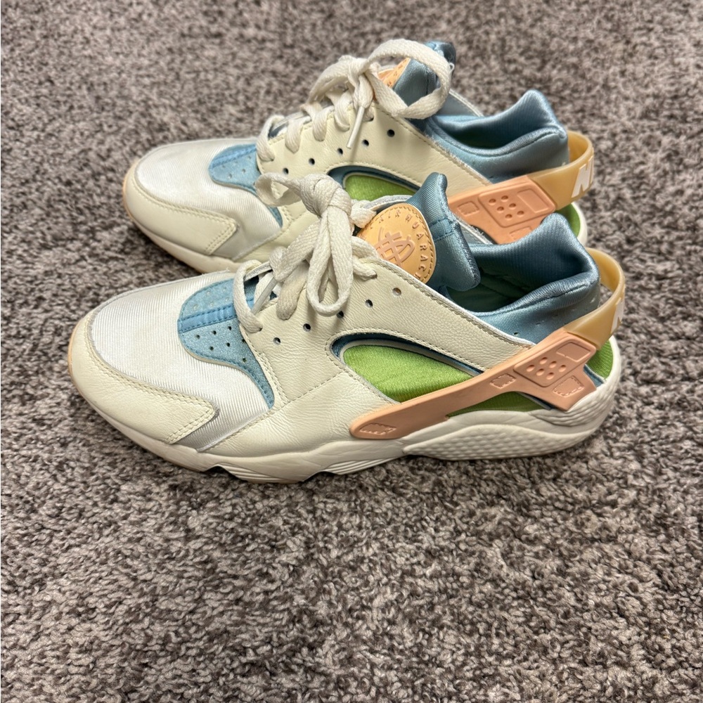 Nike Women's air huarache SE ‘sun club’